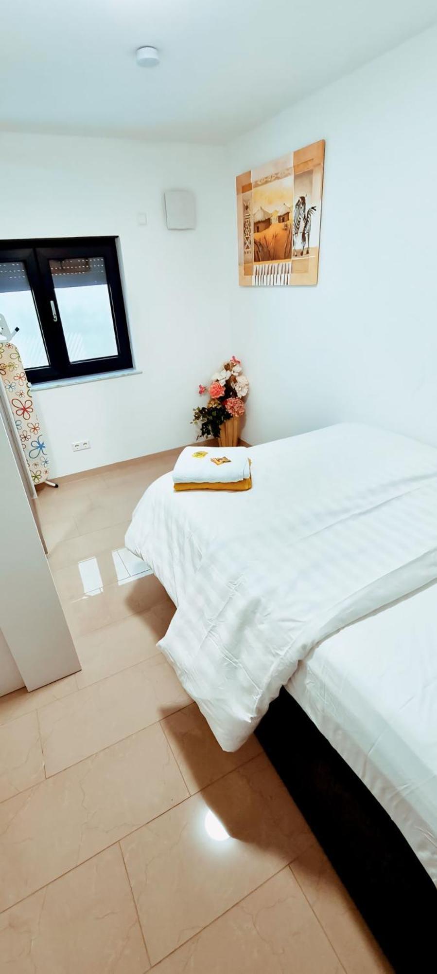 Einliegerwohnung Neu In Vaihingen Enz Horrheim Exteriör bild